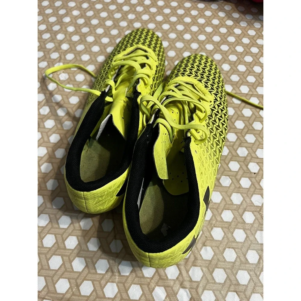 Yellow Under Armour Cleats Size‎ 6Y Soccer